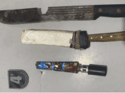 Homem tenta esfaquear oficial de justiça e policiais e acaba morto pela PM em Figueirão