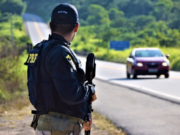 Operação Semana Santa: PRF alerta para ultrapassagens e o uso de celular durante viagens