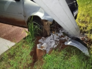 Acidente de trânsito em Costa Rica: Veículo colide com poste na madrugada