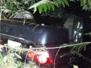 Costa Rica – Carro capota na Estrada da Fé com três pessoas