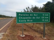 Placa de sinalização viária com nome de Paraíso das Águas errado, gera piadas de internautas