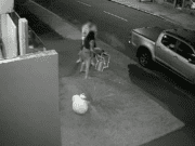 Briga entre duas mulheres deixa uma com ferimento no rosto provocado por cadeirada e socos