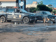 Mulher invade avenida e colide seu carro em viatura da Polícia Civil em Chapadão do Sul