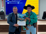 Vereador Roseno Martins homenageia com Moção cozinheiro do estradão Alamar Luiz de Camargo (Fivela)