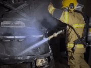 Homem tranca a família dentro de casa e incendeia o carro em Chapadão do Céu