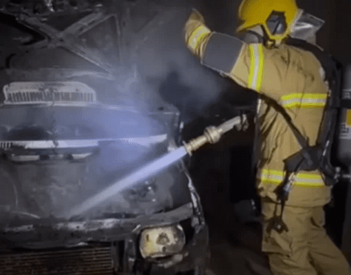 Homem tranca a família dentro de casa e incendeia o carro em Chapadão do Céu