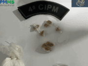 PM flagra dois jovens e um adolescente com drogas no Centro de Chapadão do Sul