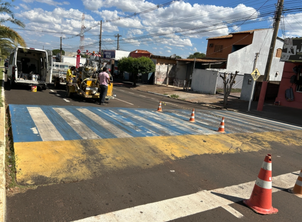 Demutran intensifica manutenção da sinalização horizontal viária em Costa Rica