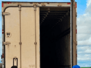 Carreta de frigorífico é encontrada vazia e abandonada próximo ao trevo Gaúcho Pobre em Costa Rica