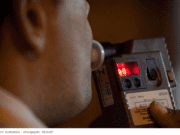 PM flagra motorista bêbado trafegando em zigue-zague em Costa Rica