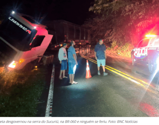 Carreta perde controle durante ultrapassagem na Serra Sucuriú e interdita BR-060 em Paraíso das Águas