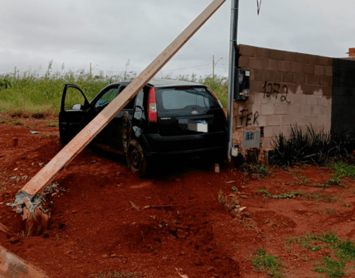 Mulher sofre traumatismo craniano grave em acidente de trânsito em Chapadão do Sul