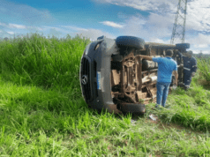 Van da Saúde de Costa Rica aquaplana e tomba perto do Galheiros, em Cassilândia