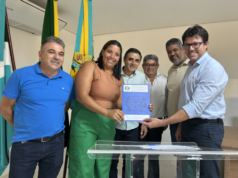 Costa Rica entrega termos de doação de imóveis e garante propriedade definitiva a famílias do Flor do Cerrado