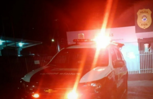 Polícia Militar prende dois por perturbação, ameaça e fornecimento de bebida alcoólica a menores de idade