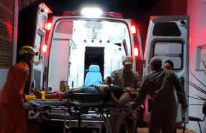 Mulher é ejetada de veículo e fica gravemente ferida após capotamento em Chapadão do Sul