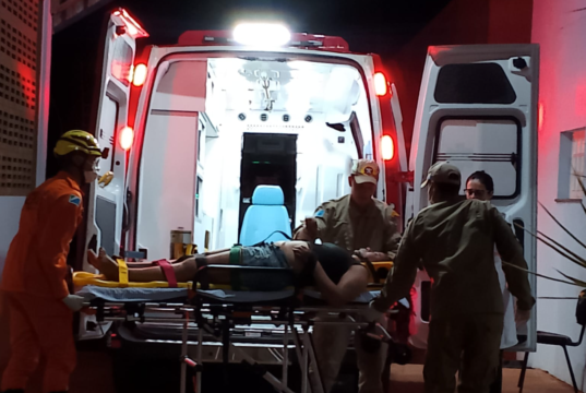 Mulher é ejetada de veículo e fica gravemente ferida após capotamento em Chapadão do Sul
