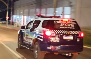 Homem é acusado de agredir mulher com lata de cerveja após insistir em relacionamento em Costa Rica