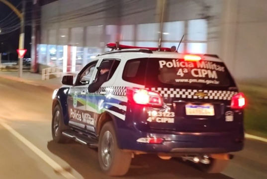 Homem é acusado de agredir mulher com lata de cerveja após insistir em relacionamento em Costa Rica