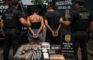 Polícia Militar prende casal por tráfico de drogas e apreende arma de fogo em Costa Rica